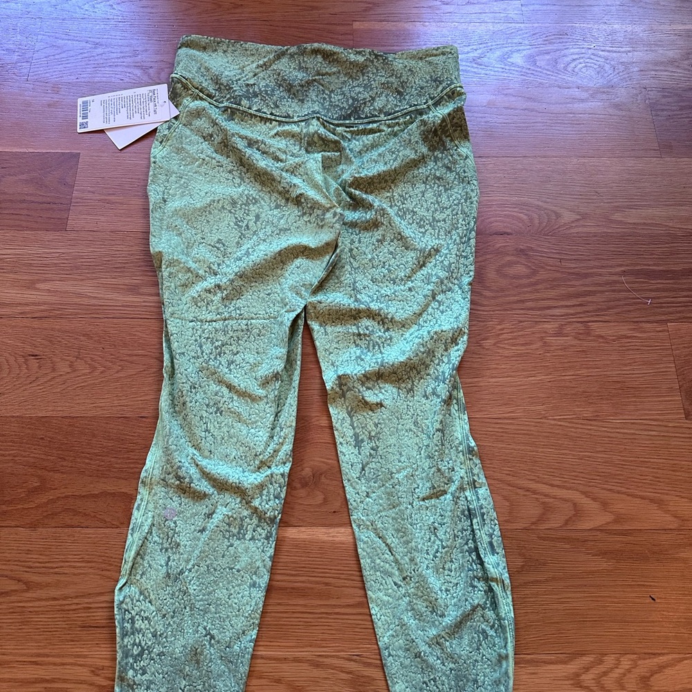NWT!! Lululemon Athletica Base Pace HR Leggings - Picture 4 of 6